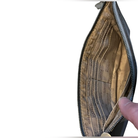 Michael Kors Women's Gray Studded Leather Wallet Wristlet Clutch NWOT!!​ - Picture 13 of 15